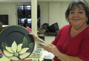 Plate with a white poinsettia.